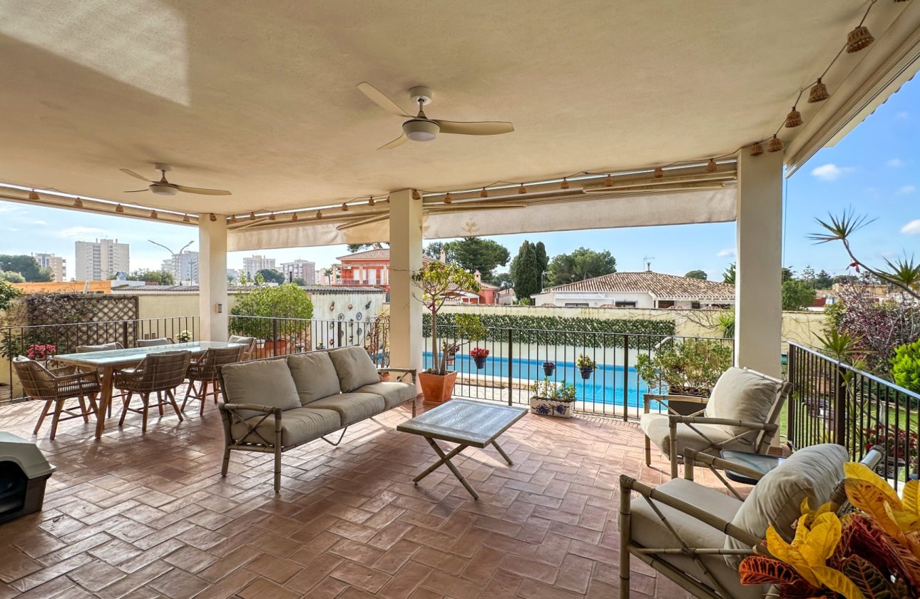 Resale - Villa -
Campoamor - Costa Blanca