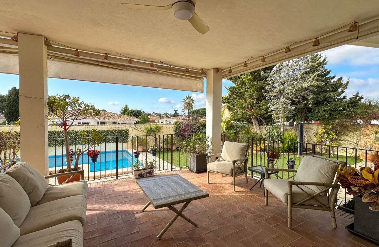 Resale - Villa -
Campoamor - Costa Blanca