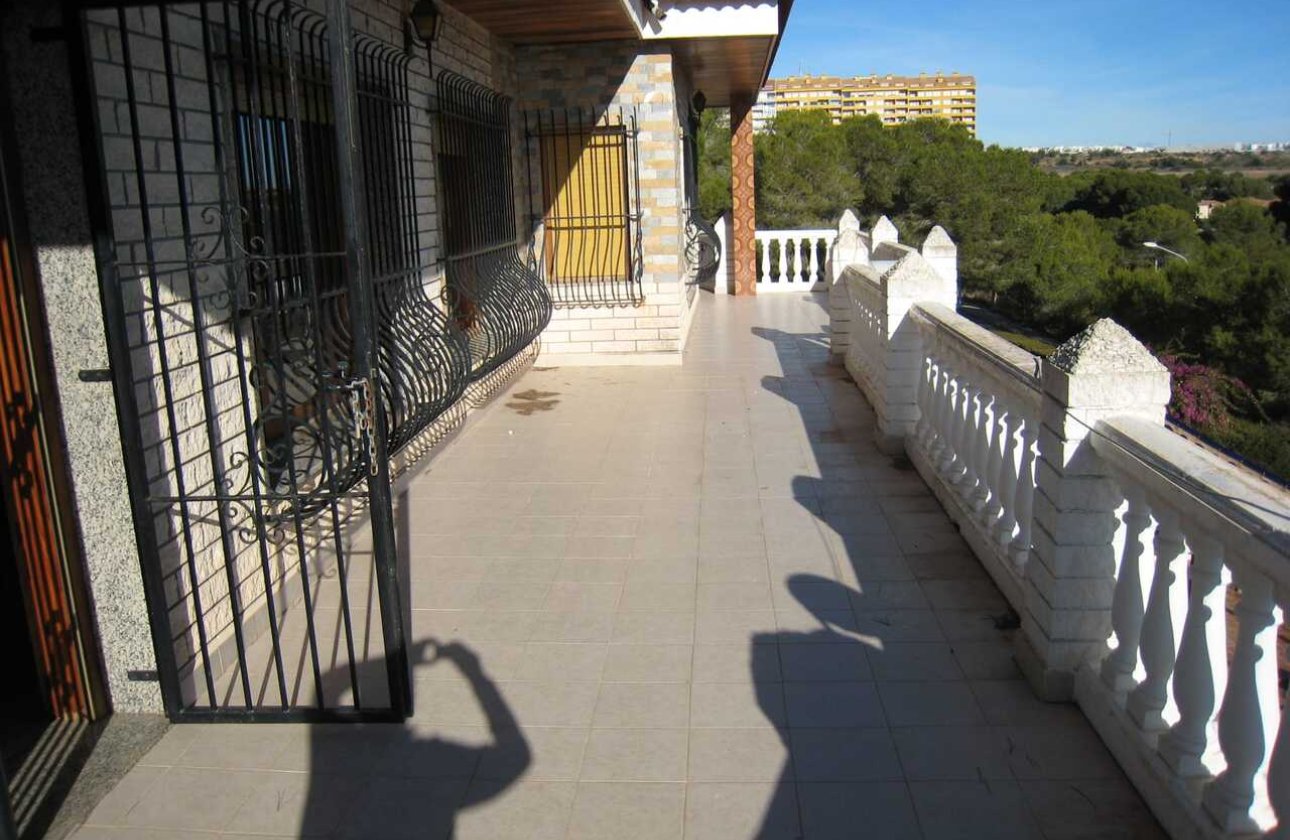 Resale - Villa -
Campoamor - Costa Blanca