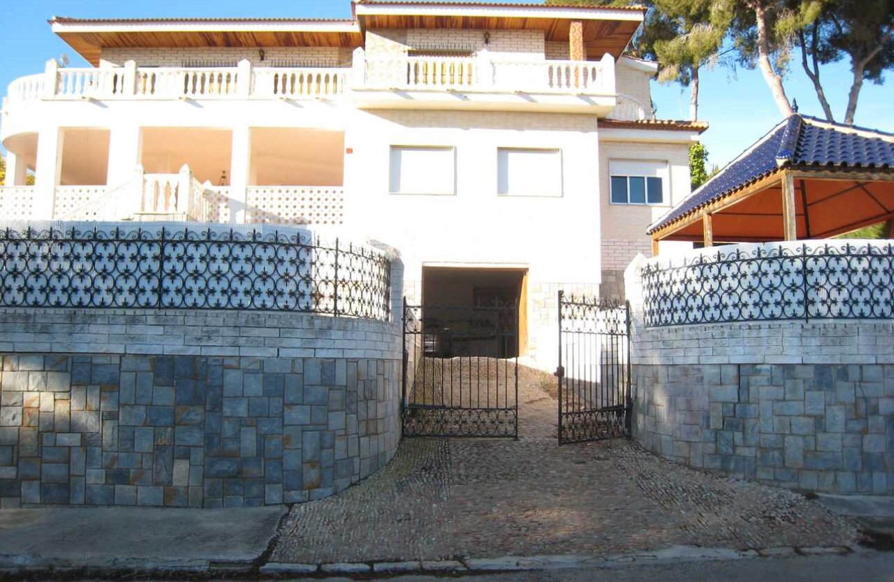 Resale - Villa -
Campoamor - Costa Blanca