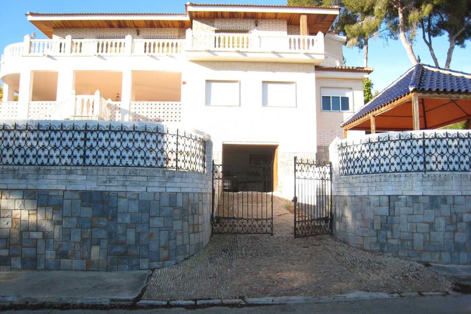 Resale - Villa -
Campoamor - Costa Blanca