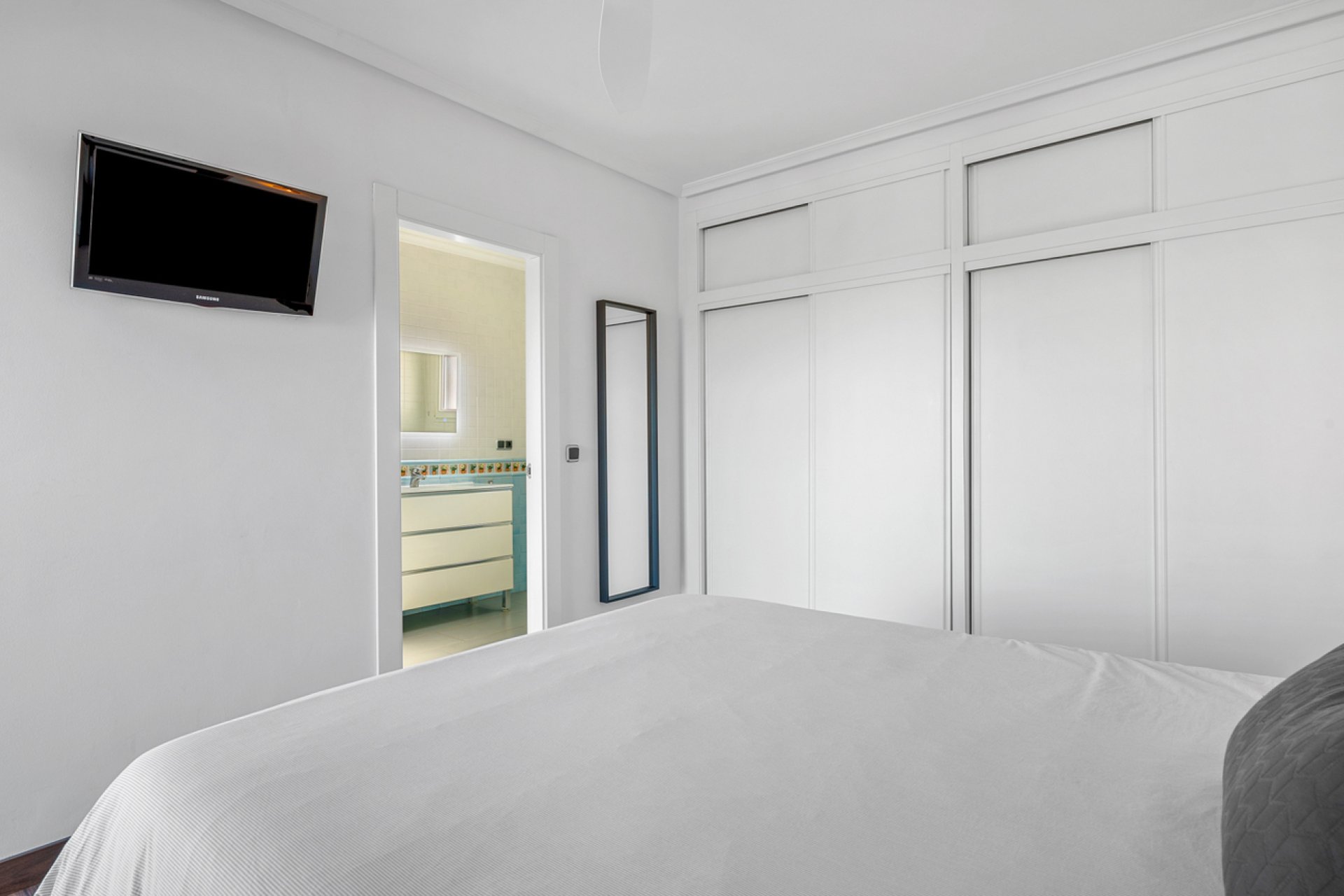 Resale - Villa -
Ciudad De Las Comunicaciones - Costa Blanca