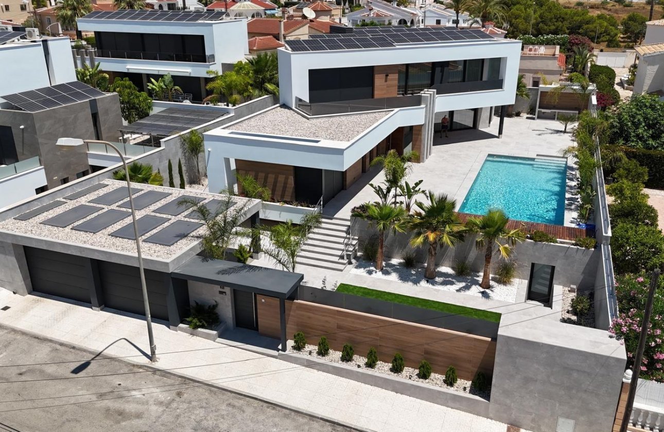 Resale - Villa -
Ciudad Quesada - Centro De La Ciudad Quesada