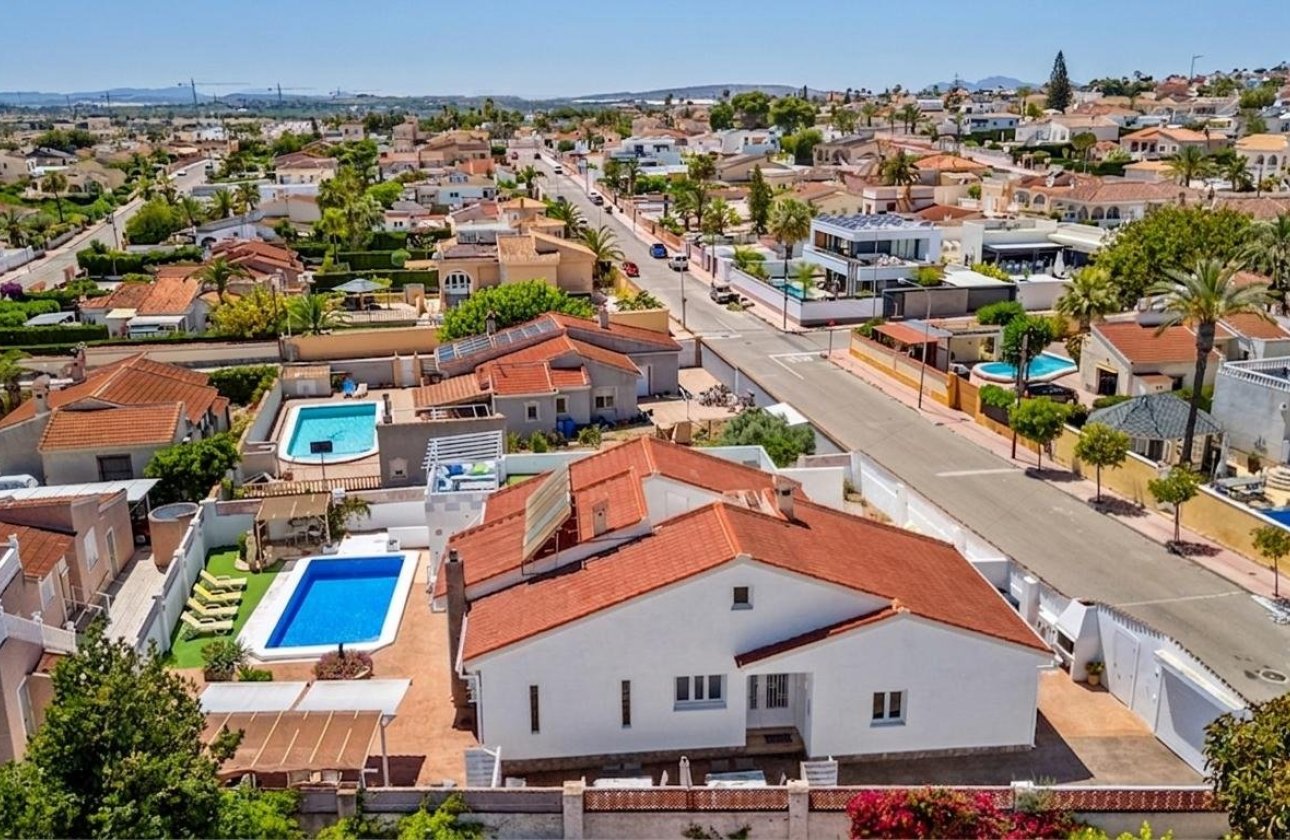 Resale - Villa -
Ciudad Quesada - Costa Blanca
