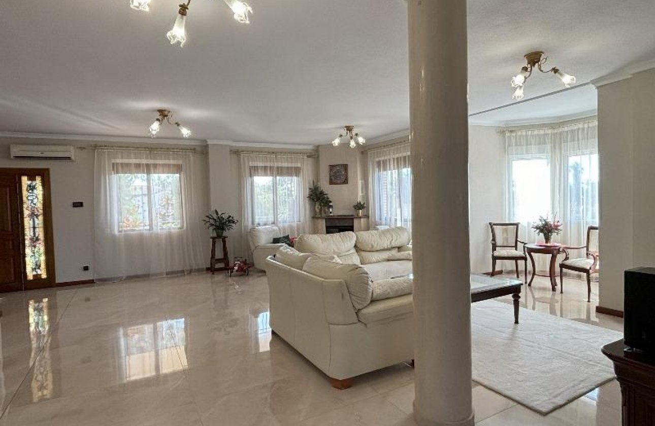 Resale - Villa -
Ciudad Quesada