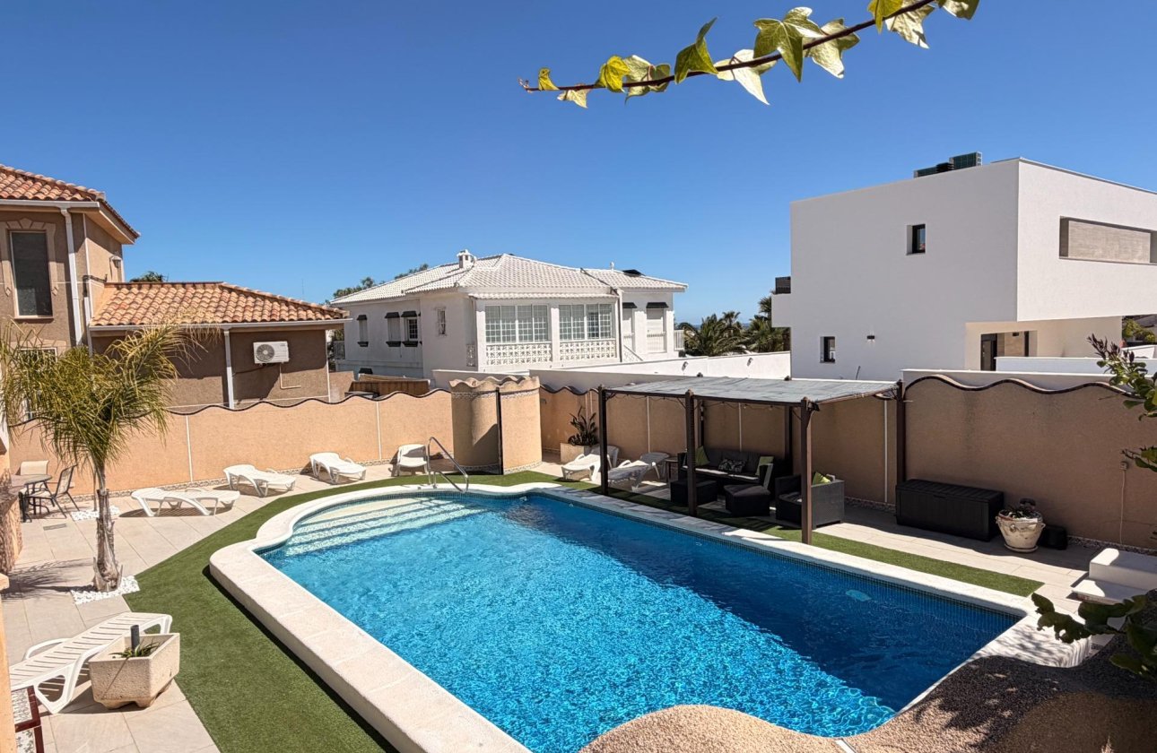 Resale - Villa -
Ciudad Quesada