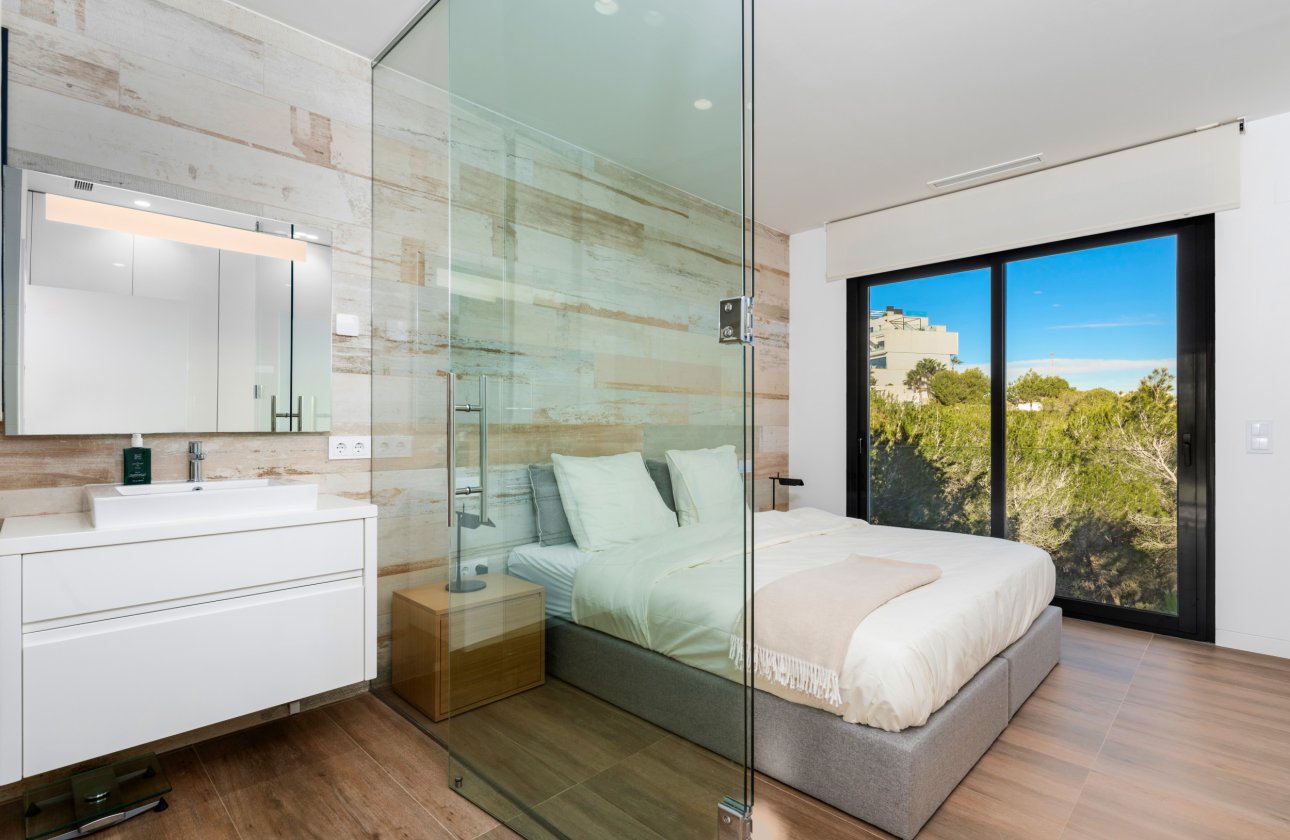 Resale - Villa -
Dehesa de Campoamor - Costa Blanca