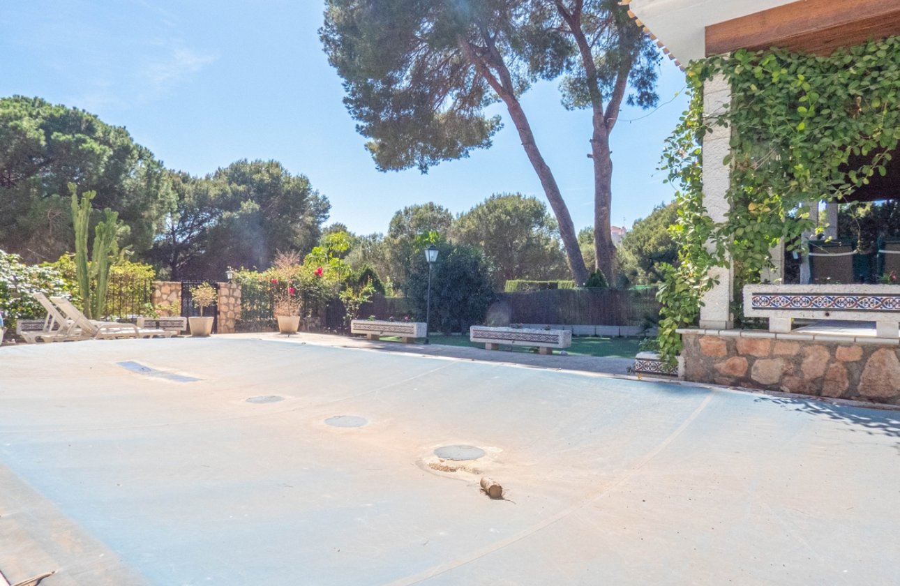 Resale - Villa -
Dehesa de Campoamor - Costa Blanca