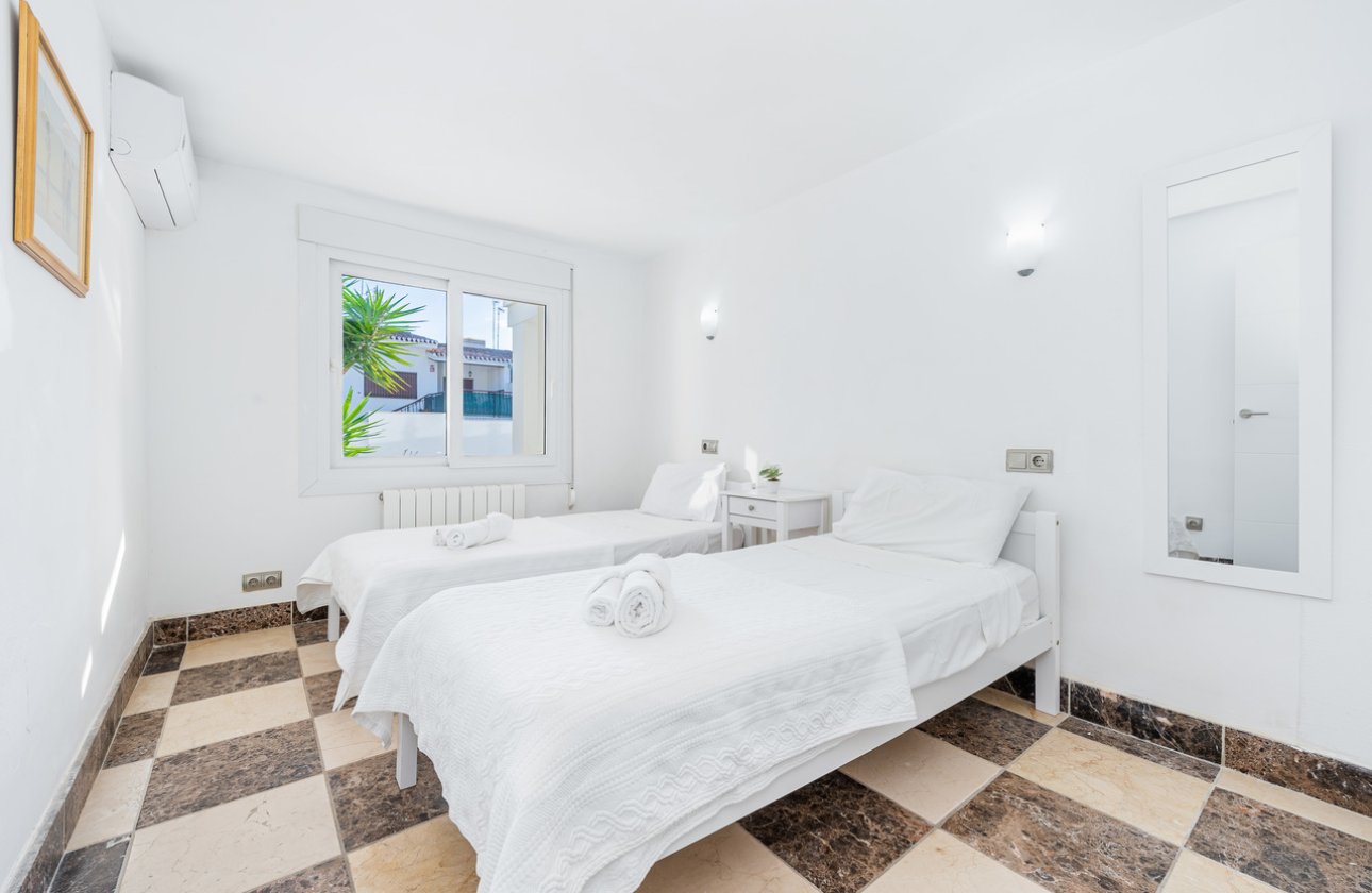 Resale - Villa -
Dehesa de Campoamor - Costa Blanca