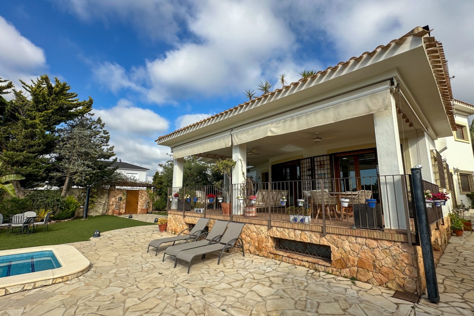 Resale - Villa -
Dehesa de Campoamor - Costa Blanca