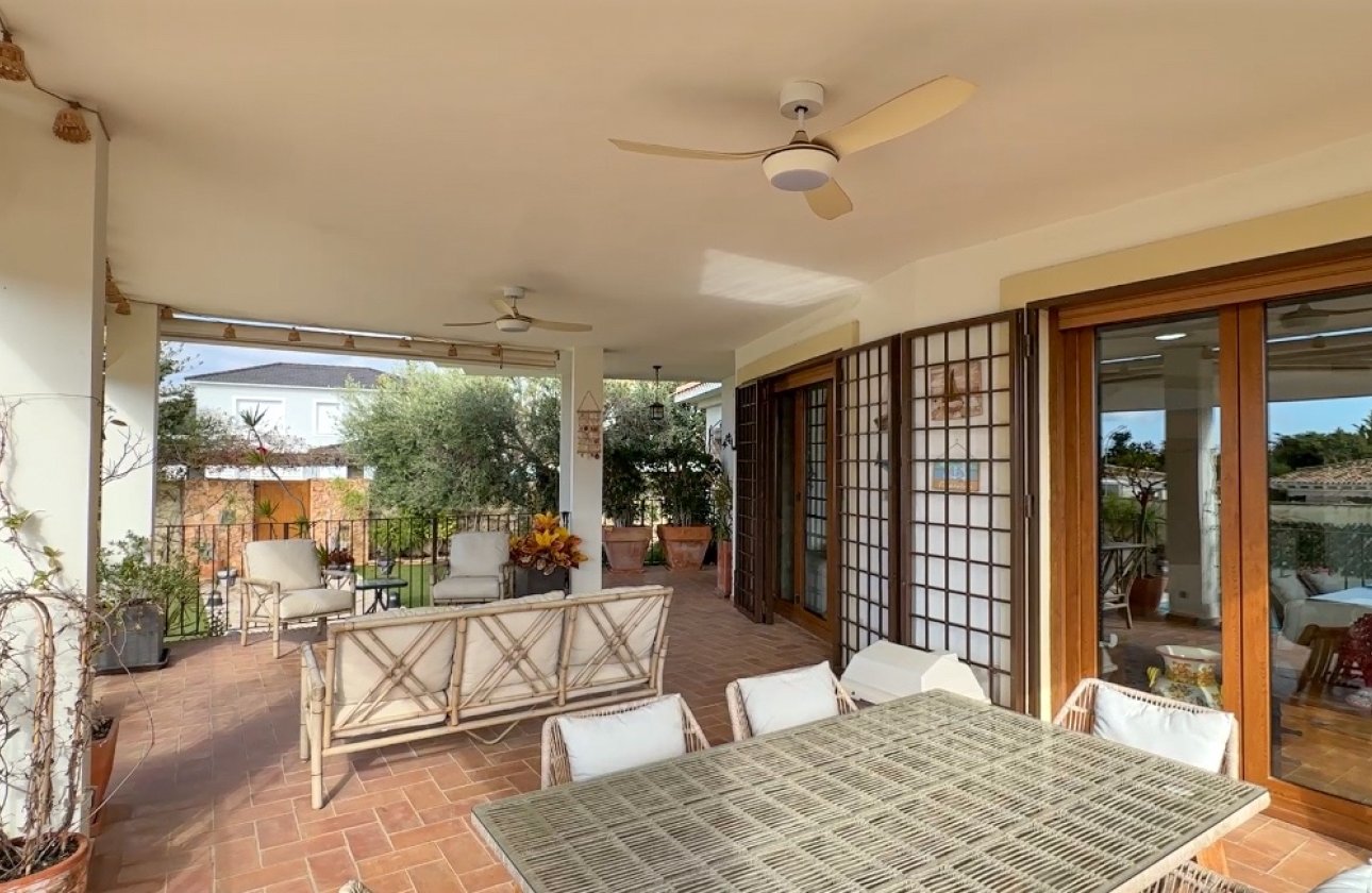 Resale - Villa -
Dehesa de Campoamor - Costa Blanca