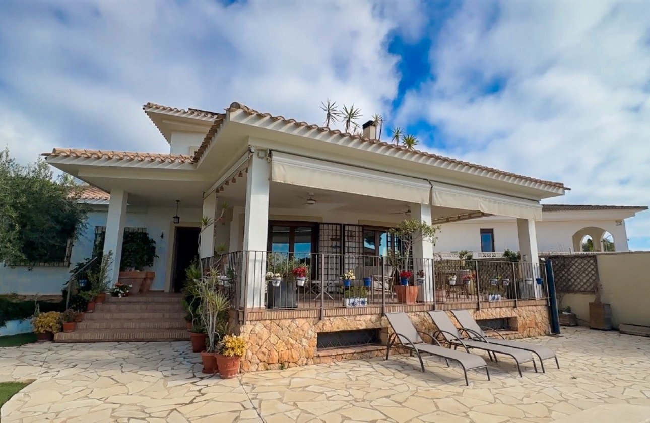Resale - Villa -
Dehesa de Campoamor - Costa Blanca