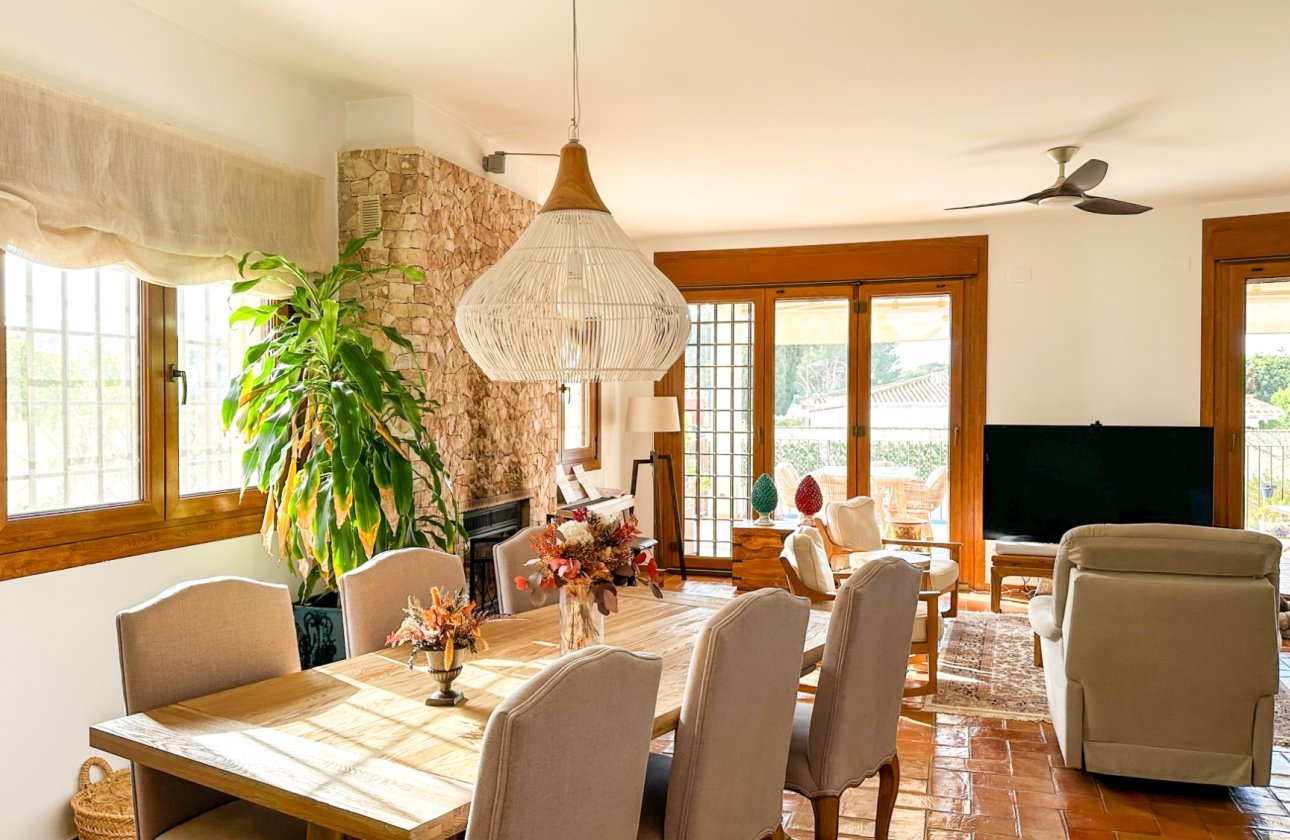 Resale - Villa -
Dehesa de Campoamor - Costa Blanca