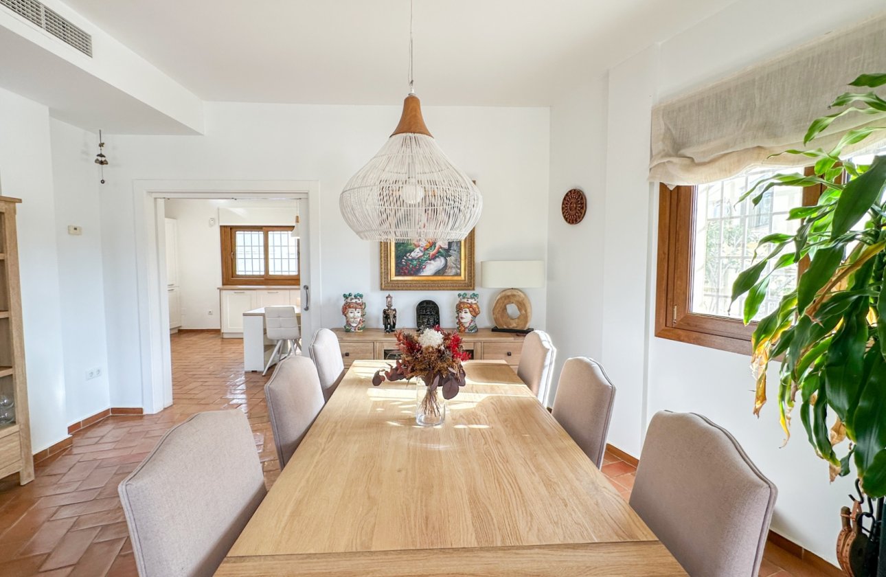 Resale - Villa -
Dehesa de Campoamor - Costa Blanca