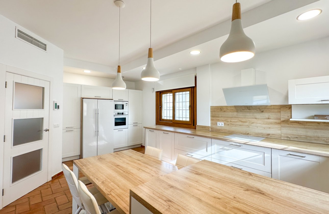 Resale - Villa -
Dehesa de Campoamor - Costa Blanca