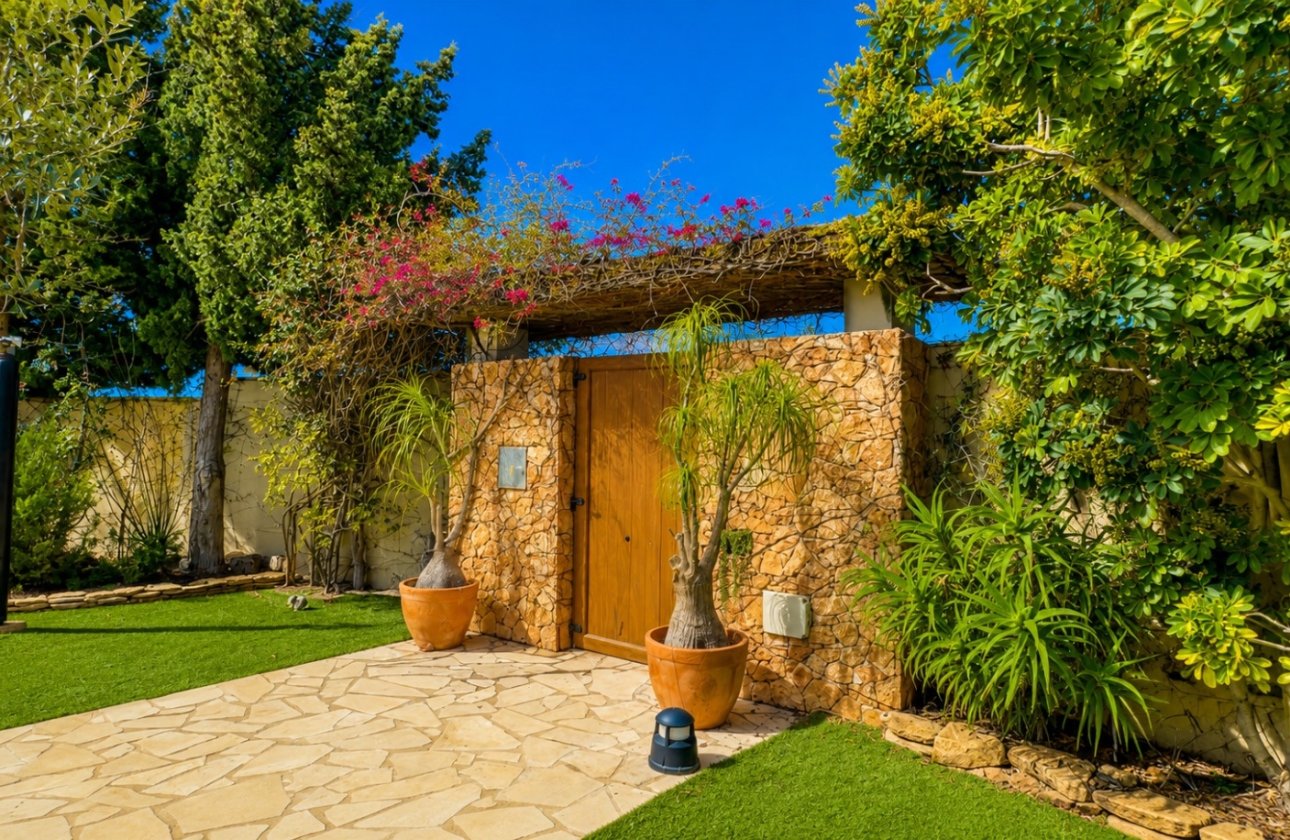 Resale - Villa -
Dehesa de Campoamor - Costa Blanca