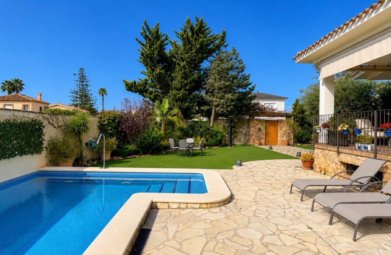 Resale - Villa -
Dehesa de Campoamor - Costa Blanca