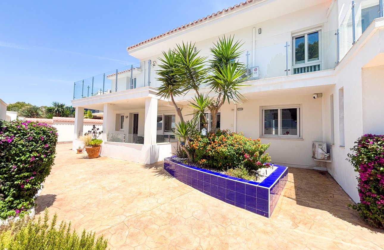 Resale - Villa -
Dehesa de Campoamor - Costa Blanca