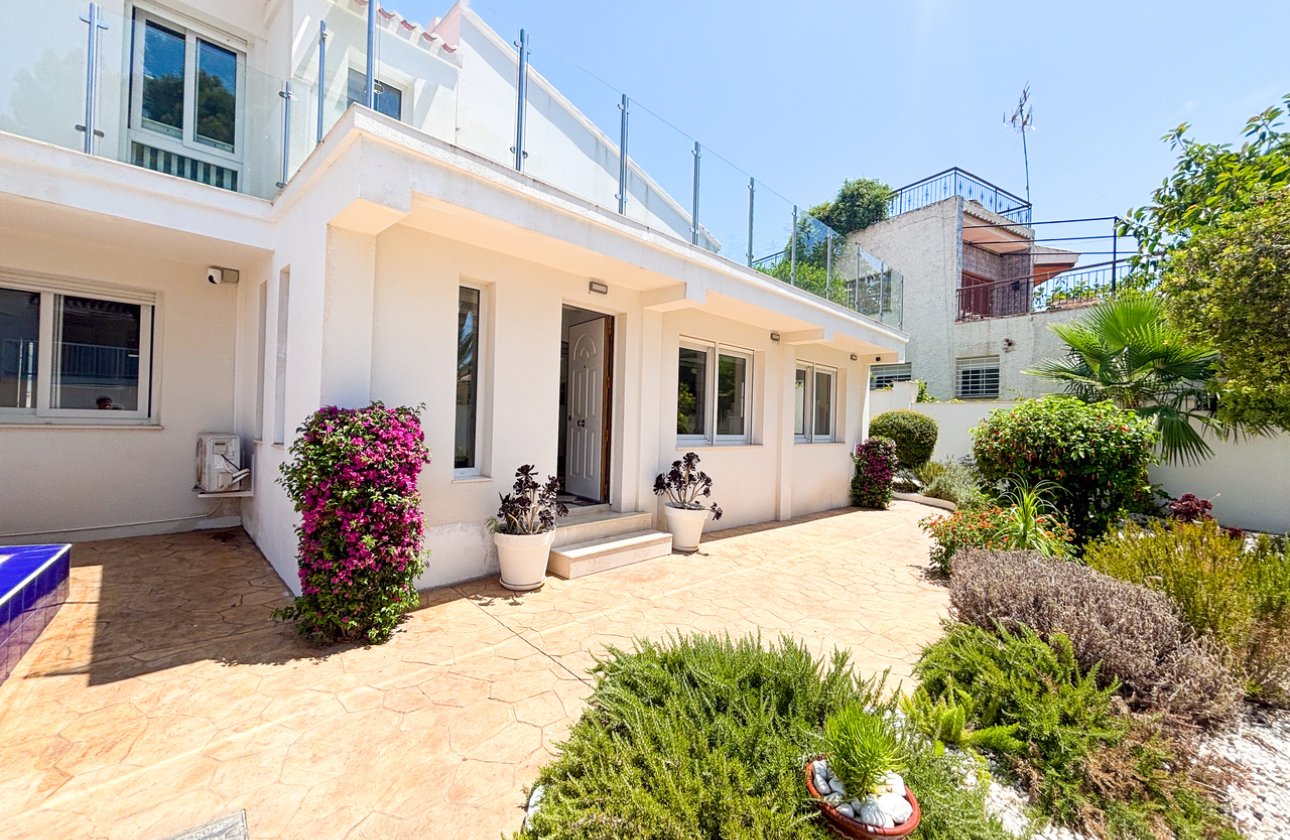 Resale - Villa -
Dehesa de Campoamor - Costa Blanca