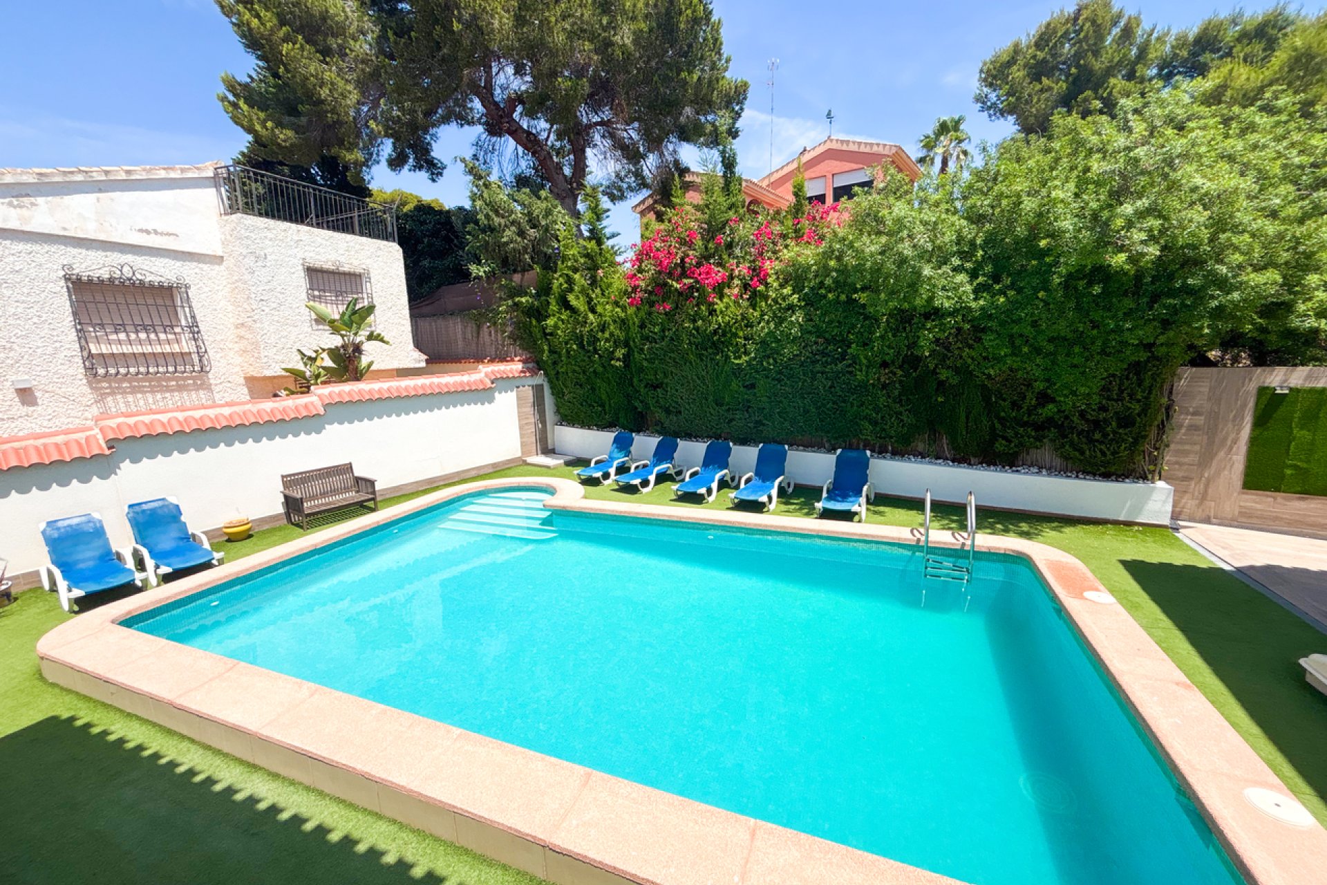 Resale - Villa -
Dehesa de Campoamor - Costa Blanca