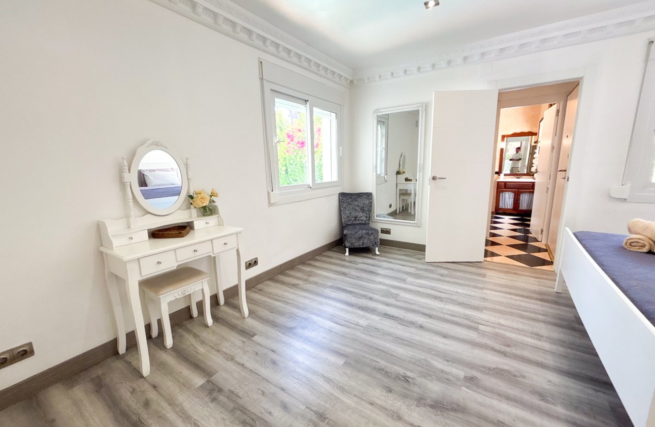 Resale - Villa -
Dehesa de Campoamor - Costa Blanca
