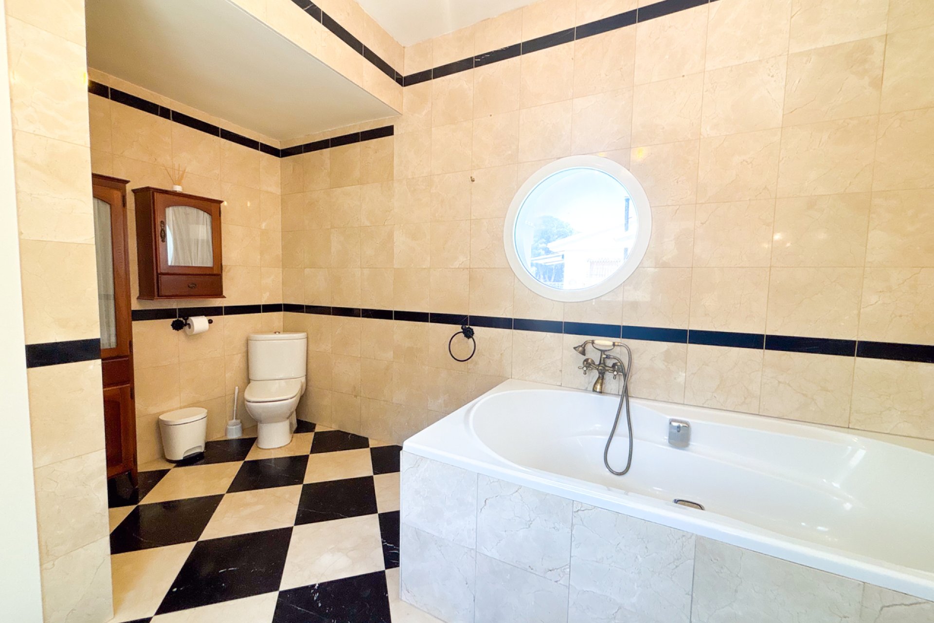 Resale - Villa -
Dehesa de Campoamor - Costa Blanca
