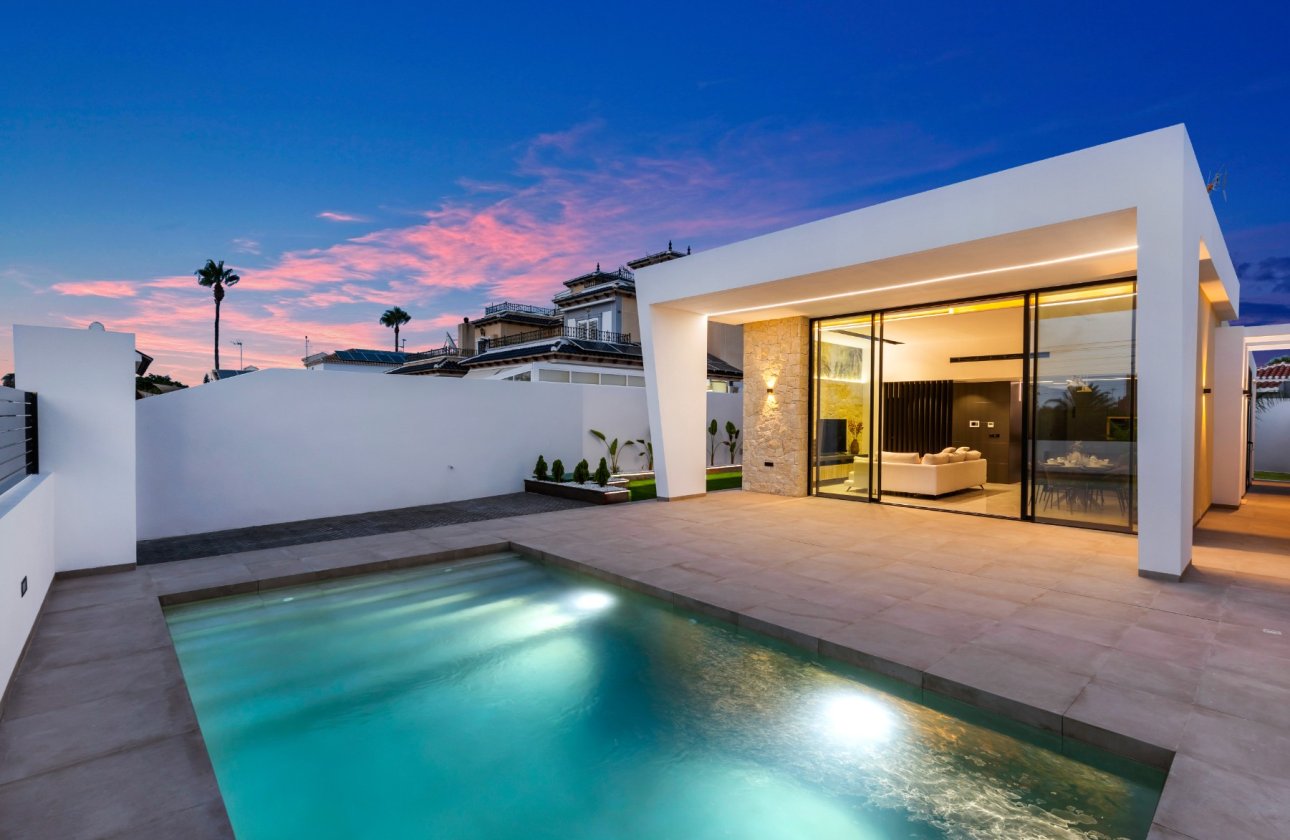 Resale - Villa -
El Chaparral - Inland