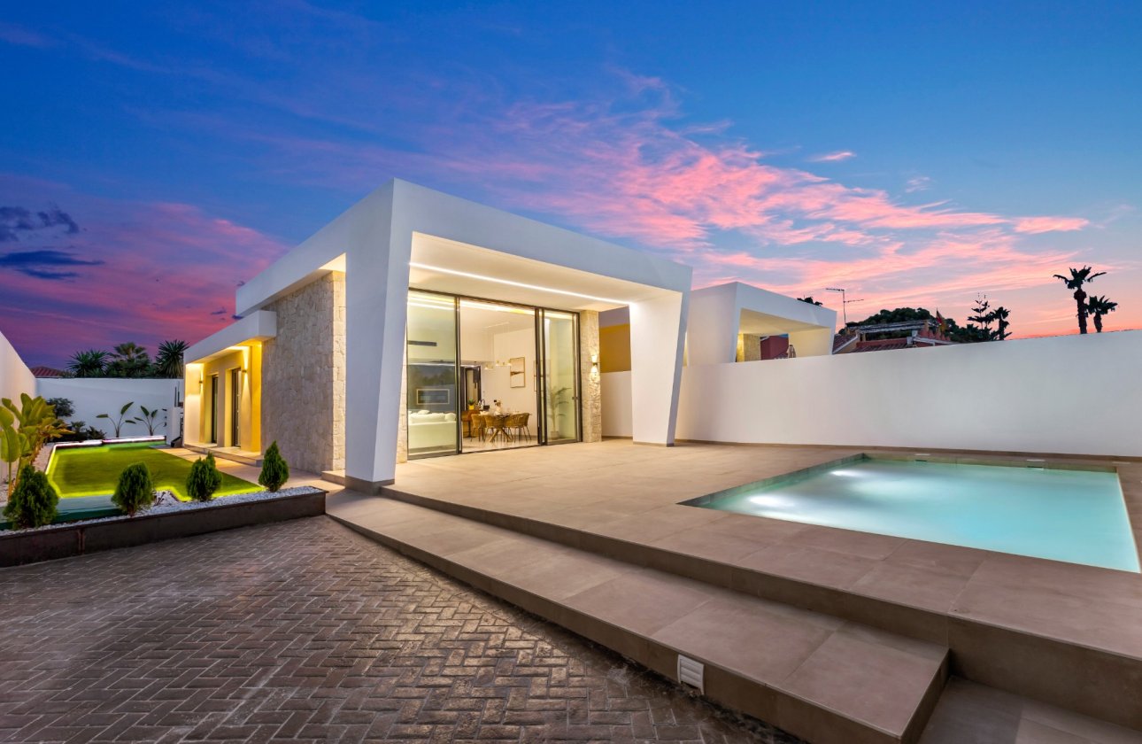 Resale - Villa -
El Chaparral - Inland