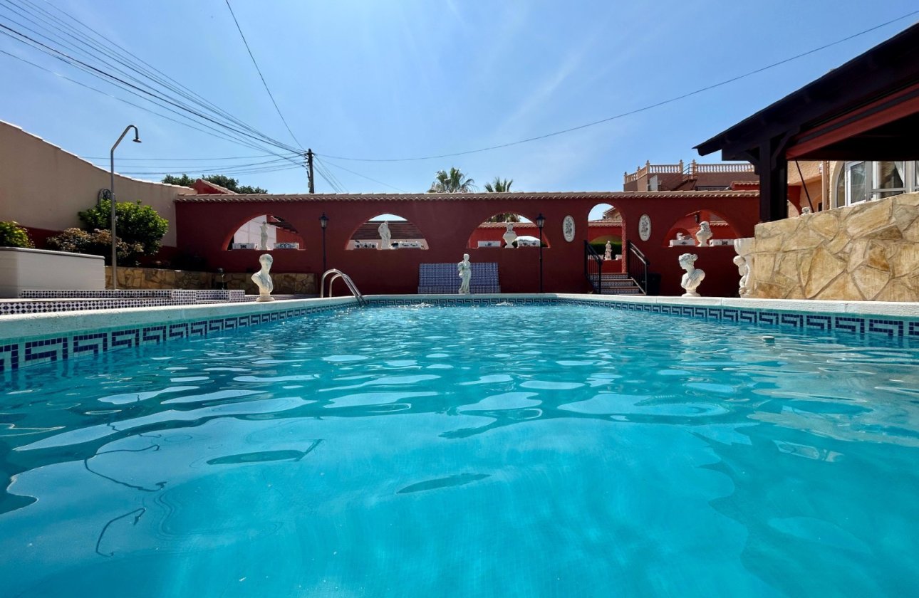 Resale - Villa -
El Chaparral - Inland