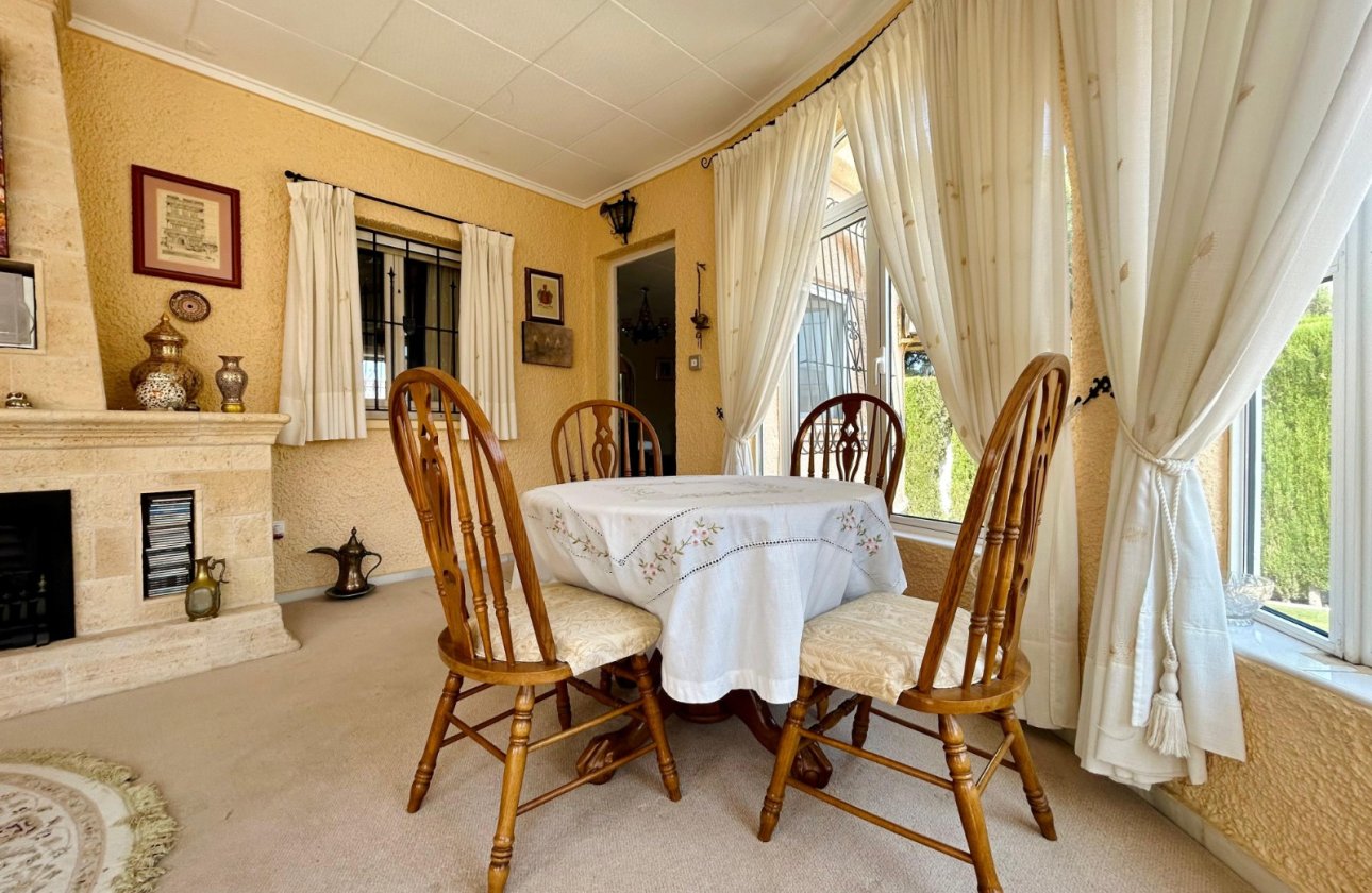 Resale - Villa -
El Chaparral - Inland