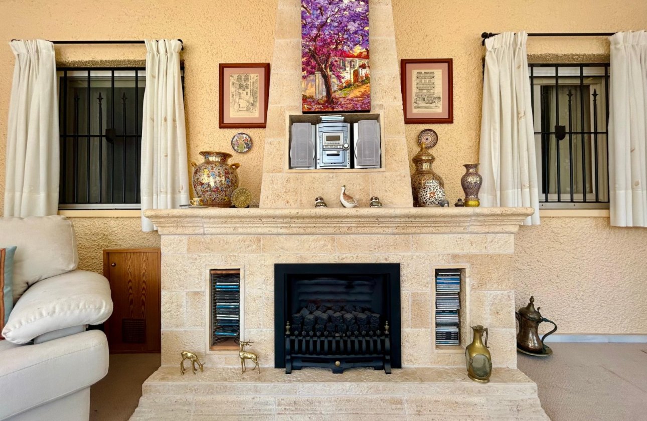 Resale - Villa -
El Chaparral - Inland