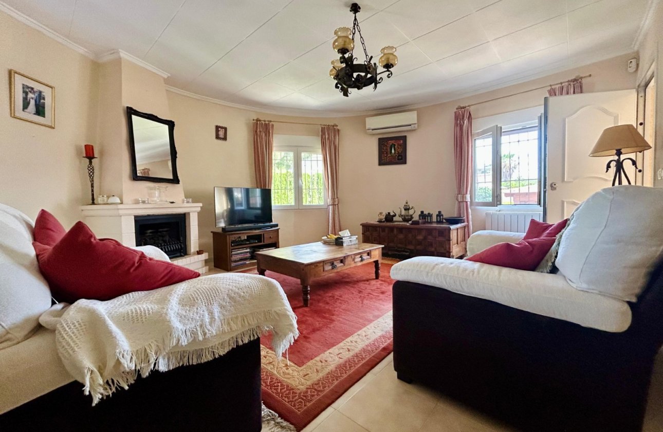 Resale - Villa -
El Chaparral - Inland