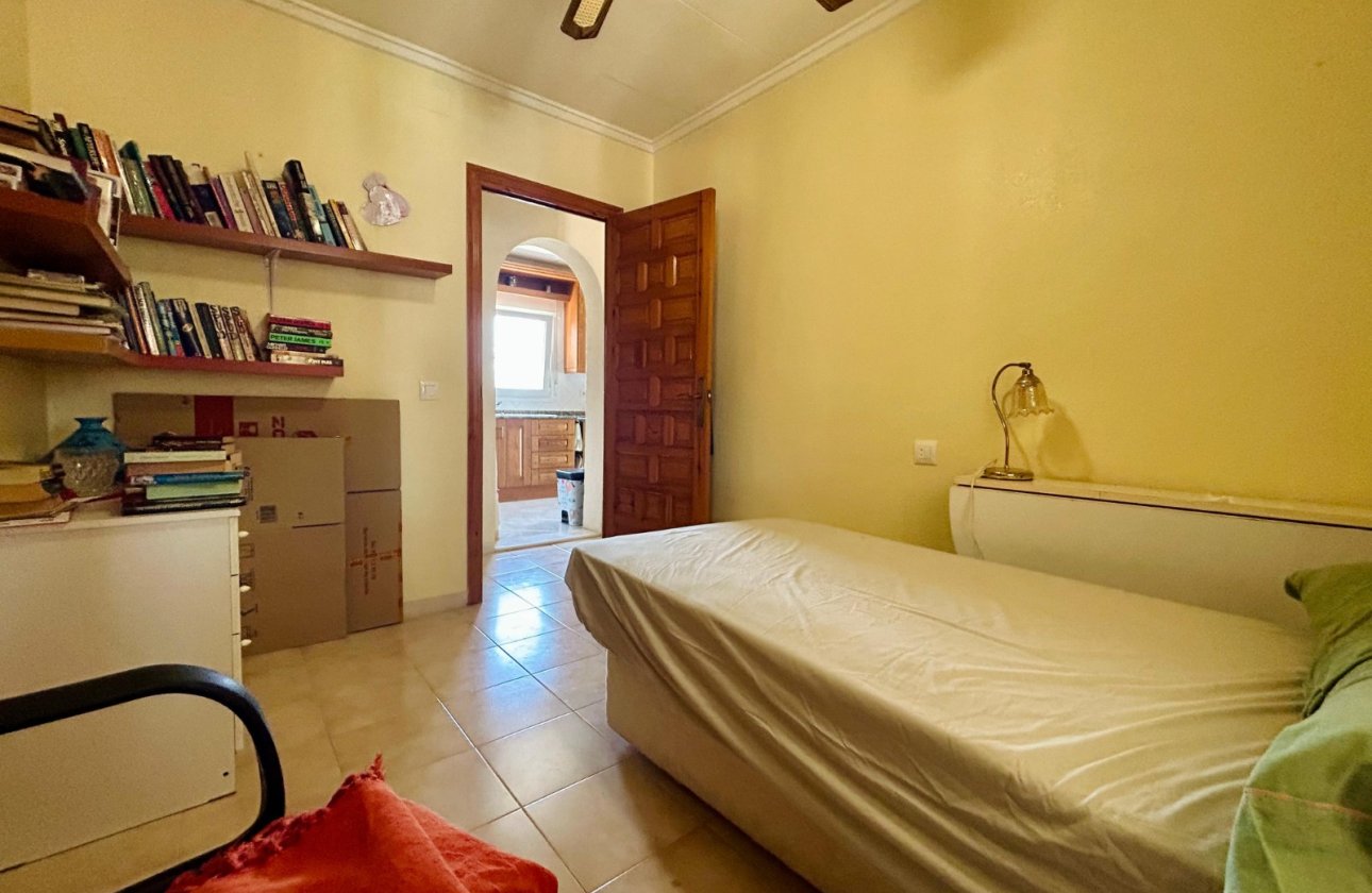 Resale - Villa -
El Chaparral - Inland