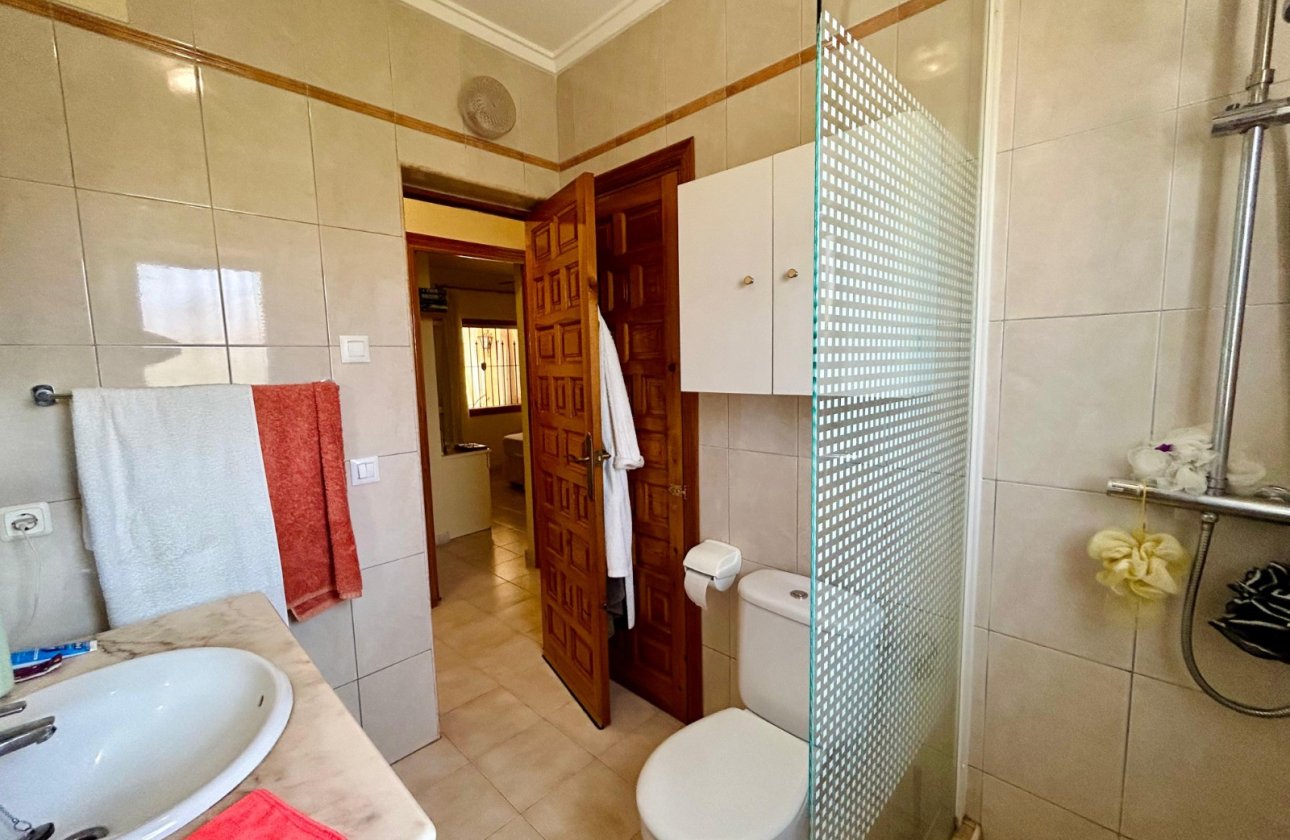 Resale - Villa -
El Chaparral - Inland