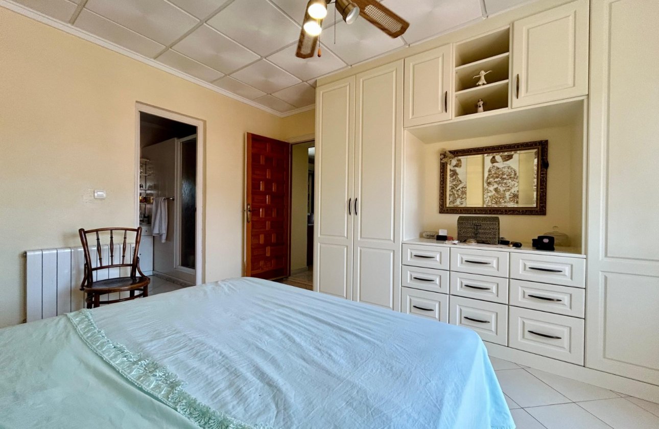 Resale - Villa -
El Chaparral - Inland