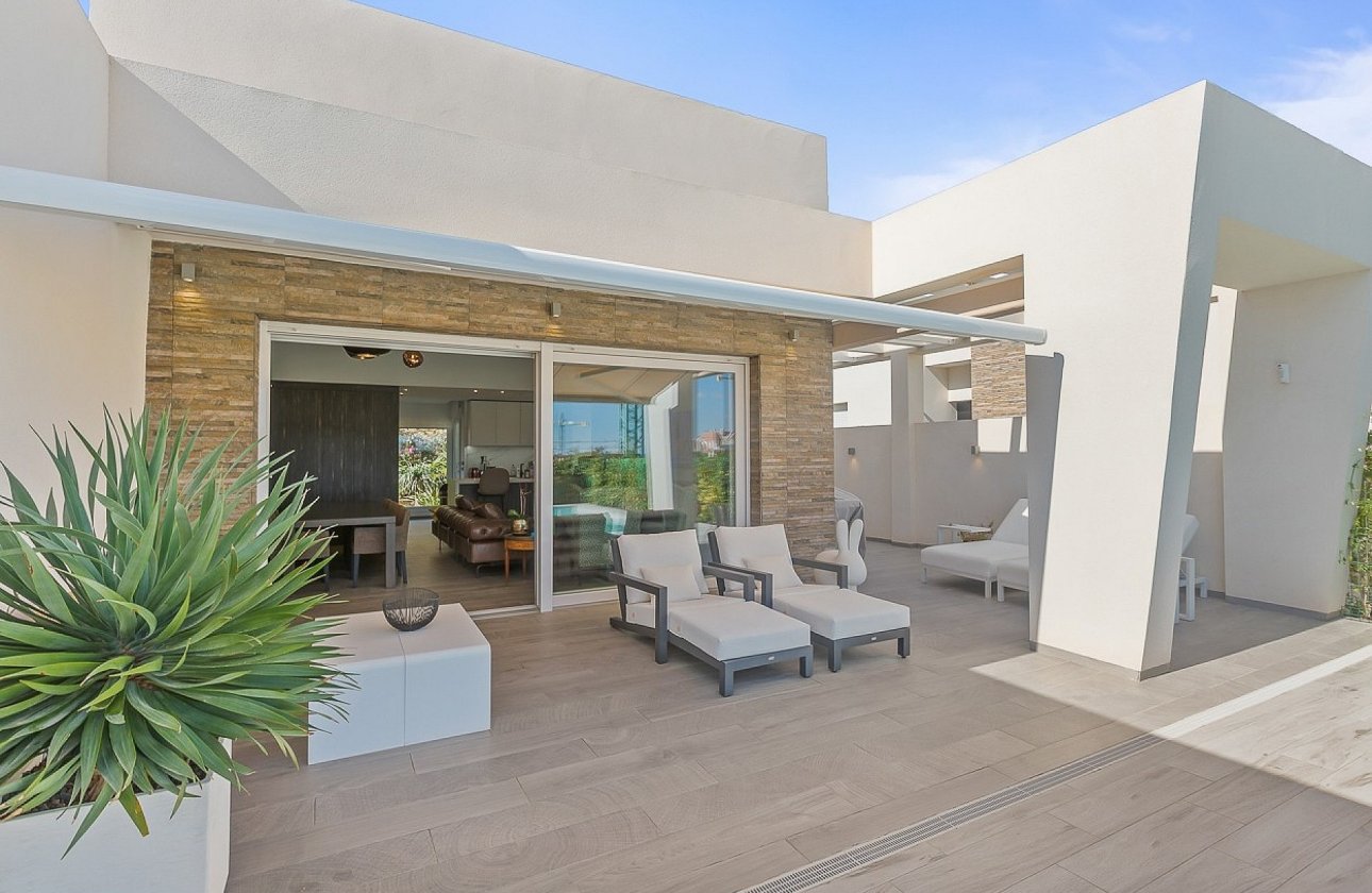 Resale - Villa -
La Finca Golf Resort - Inland