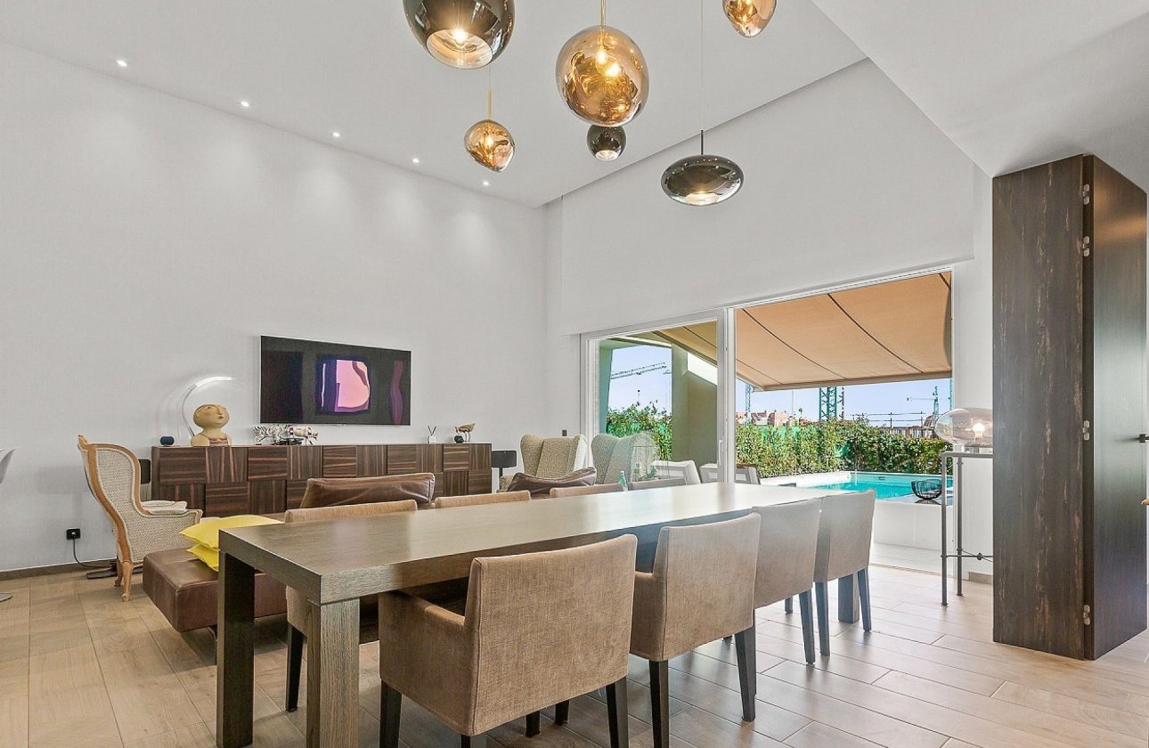 Resale - Villa -
La Finca Golf Resort - Inland