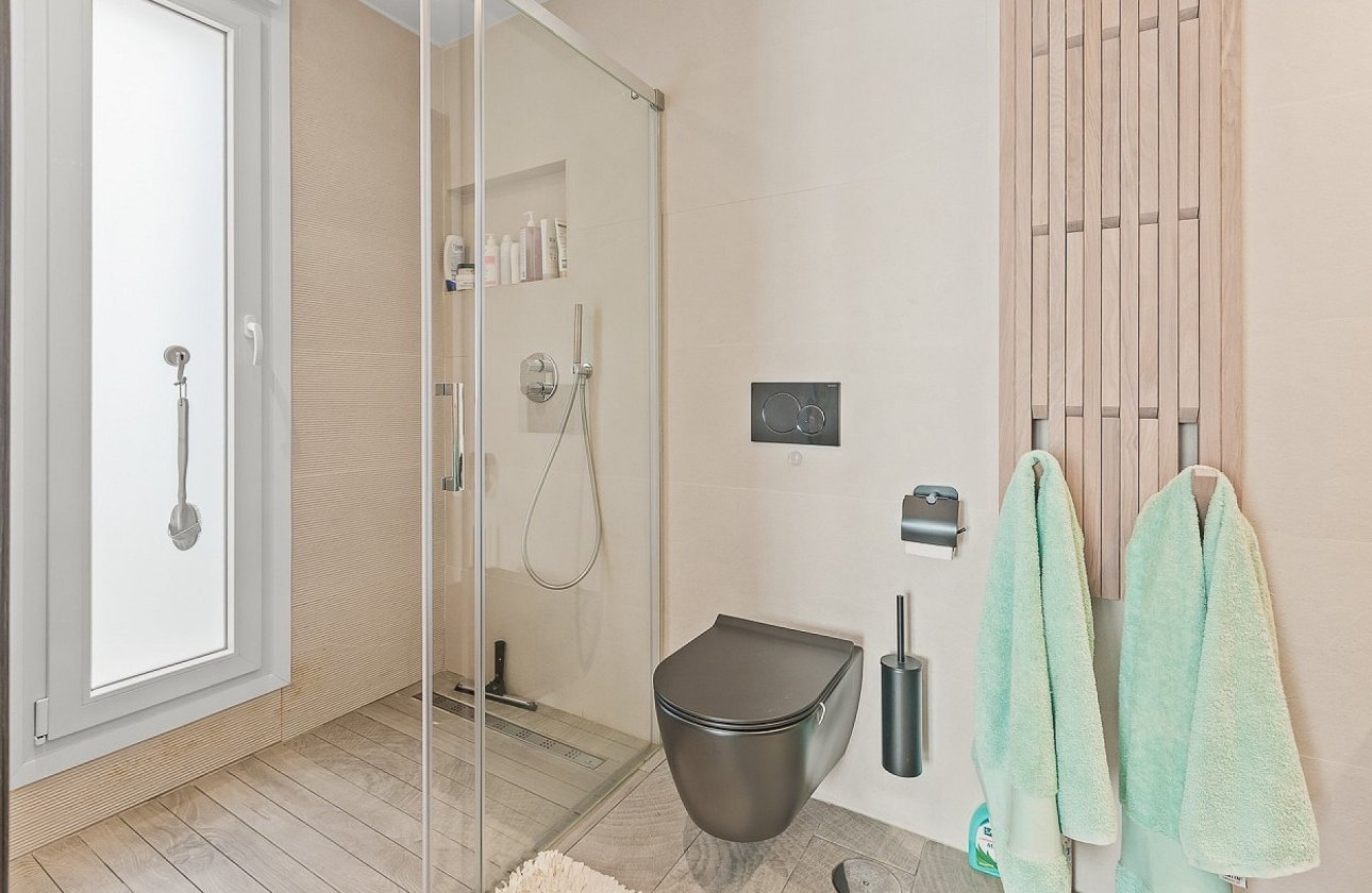 Resale - Villa -
La Finca Golf Resort - Inland