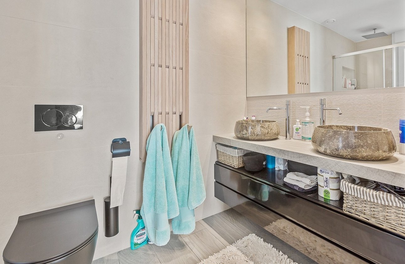 Resale - Villa -
La Finca Golf Resort - Inland