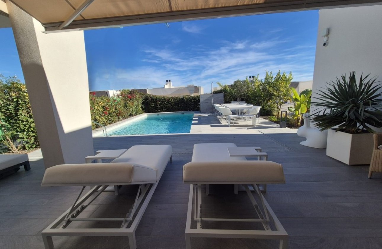 Resale - Villa -
La Finca Golf Resort - Inland