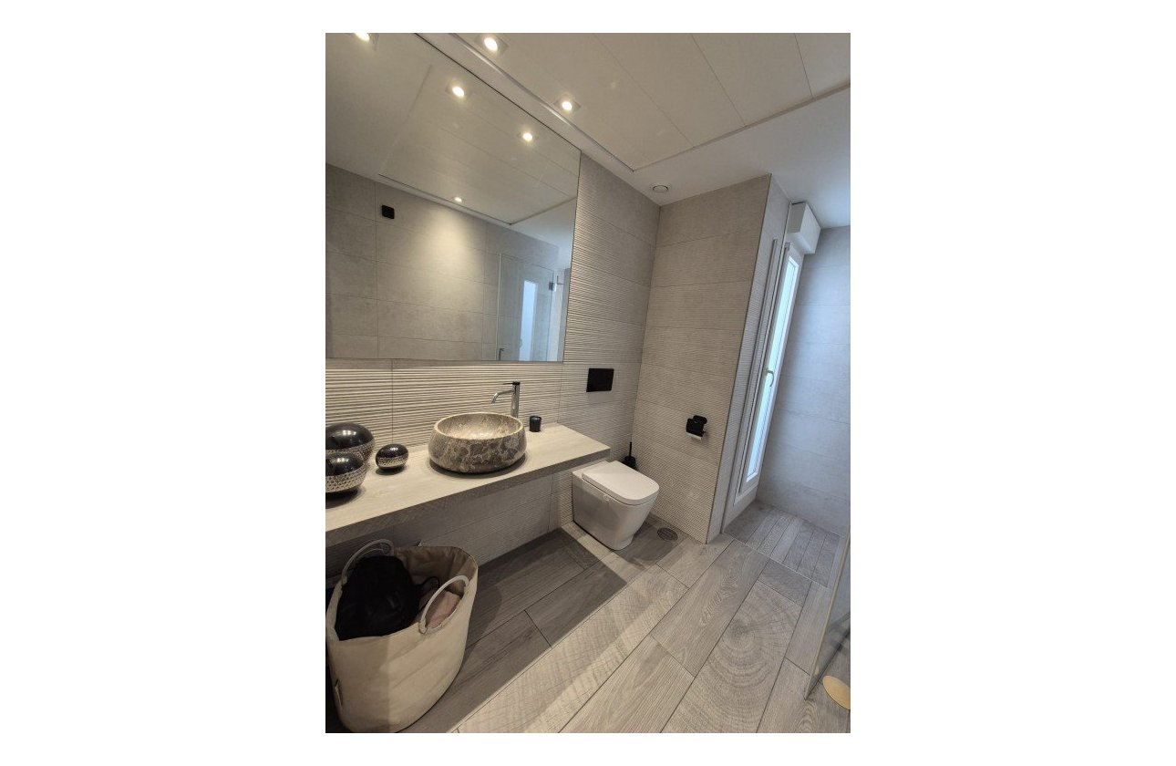 Resale - Villa -
La Finca Golf Resort - Inland