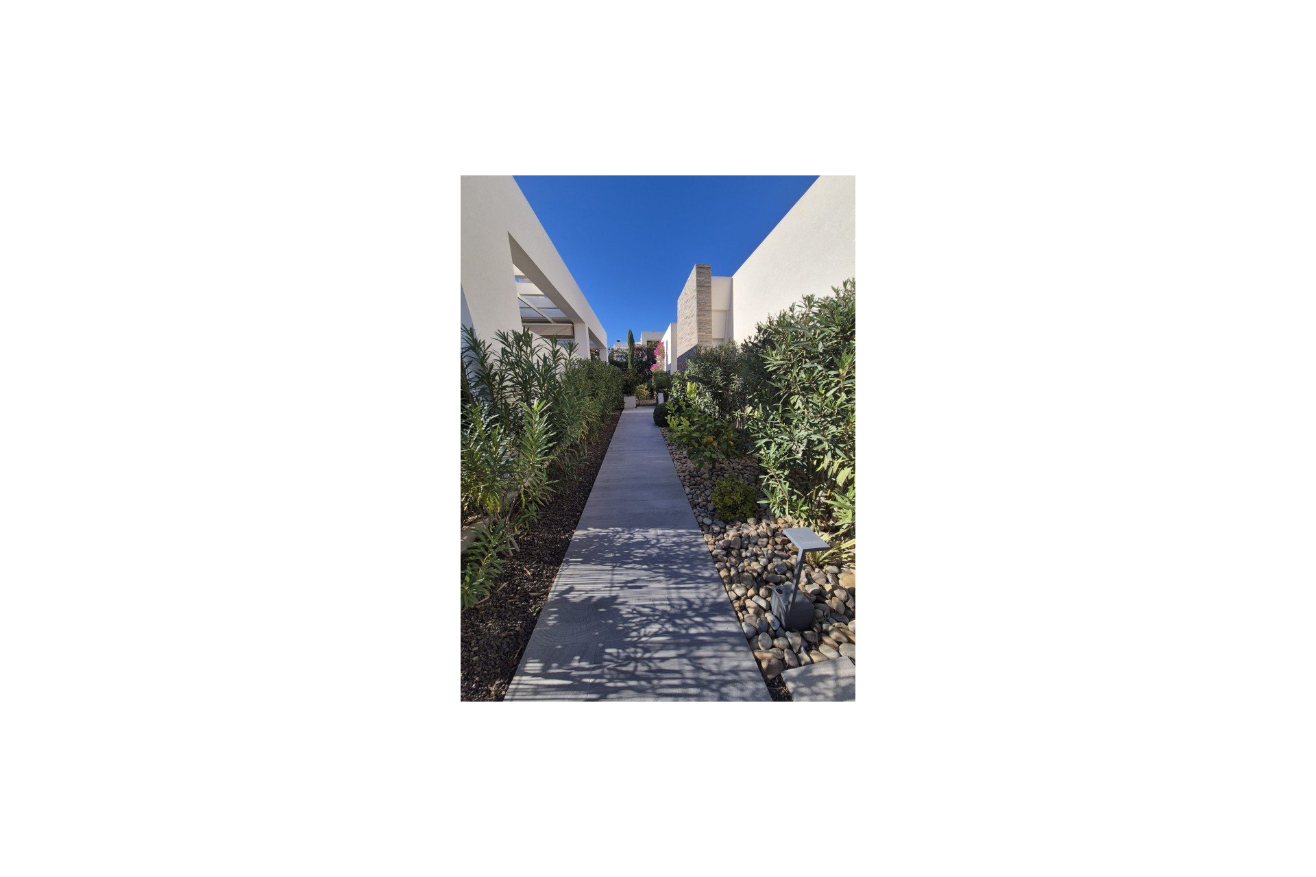 Resale - Villa -
La Finca Golf Resort - Inland