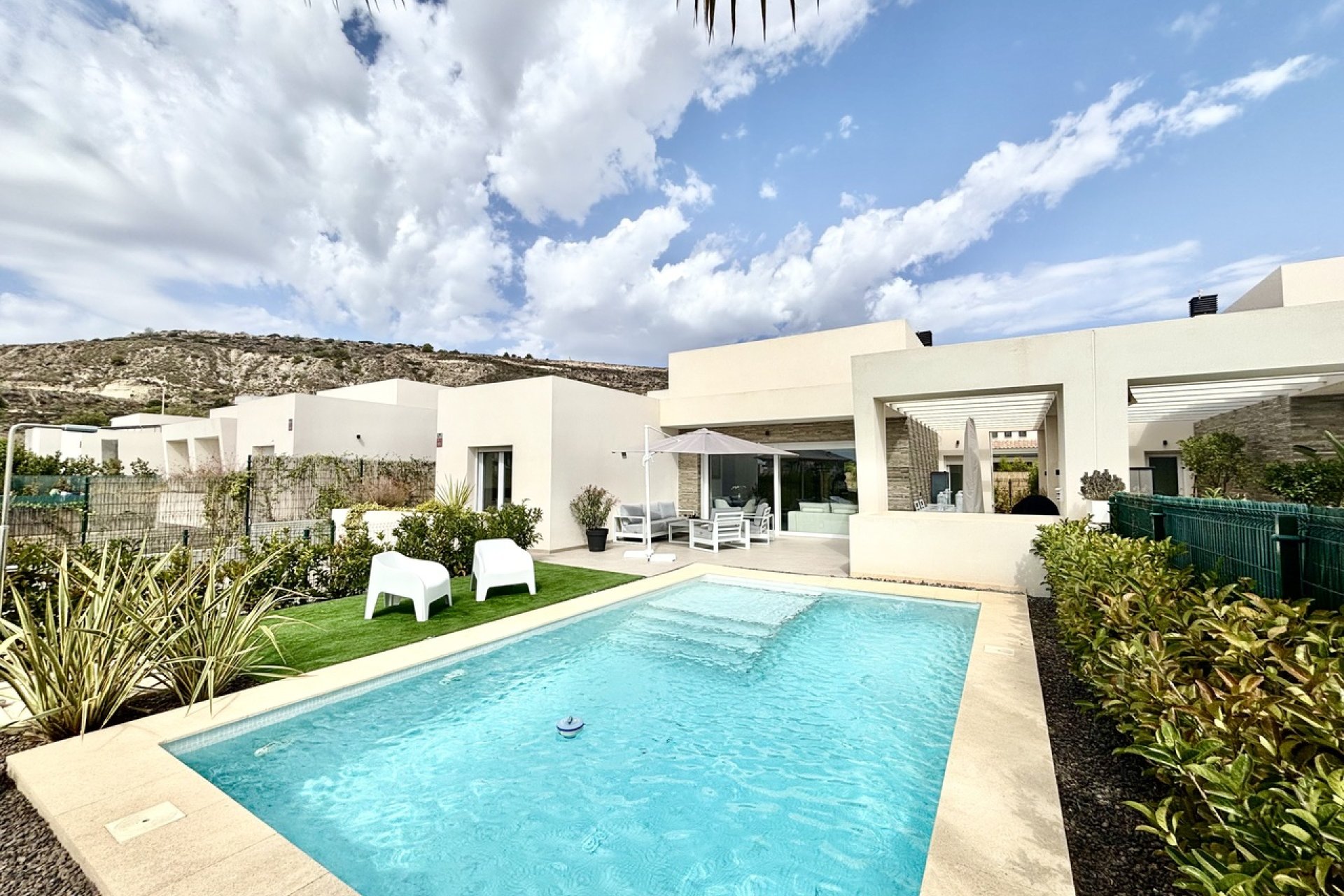 Resale - Villa -
La Finca Golf Resort - Inland