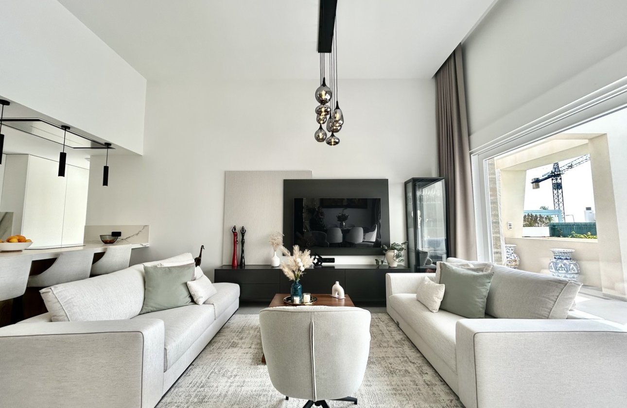 Resale - Villa -
La Finca Golf Resort - Inland