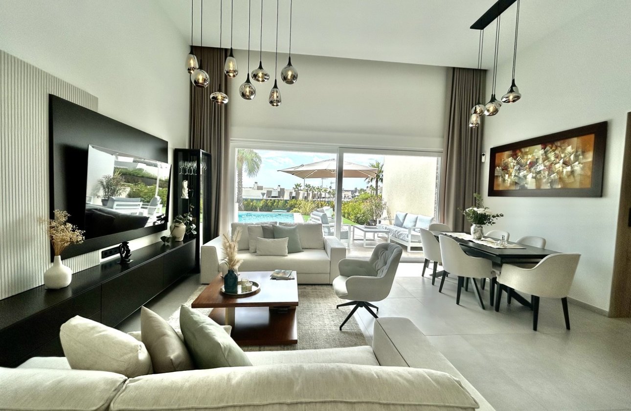 Resale - Villa -
La Finca Golf Resort - Inland