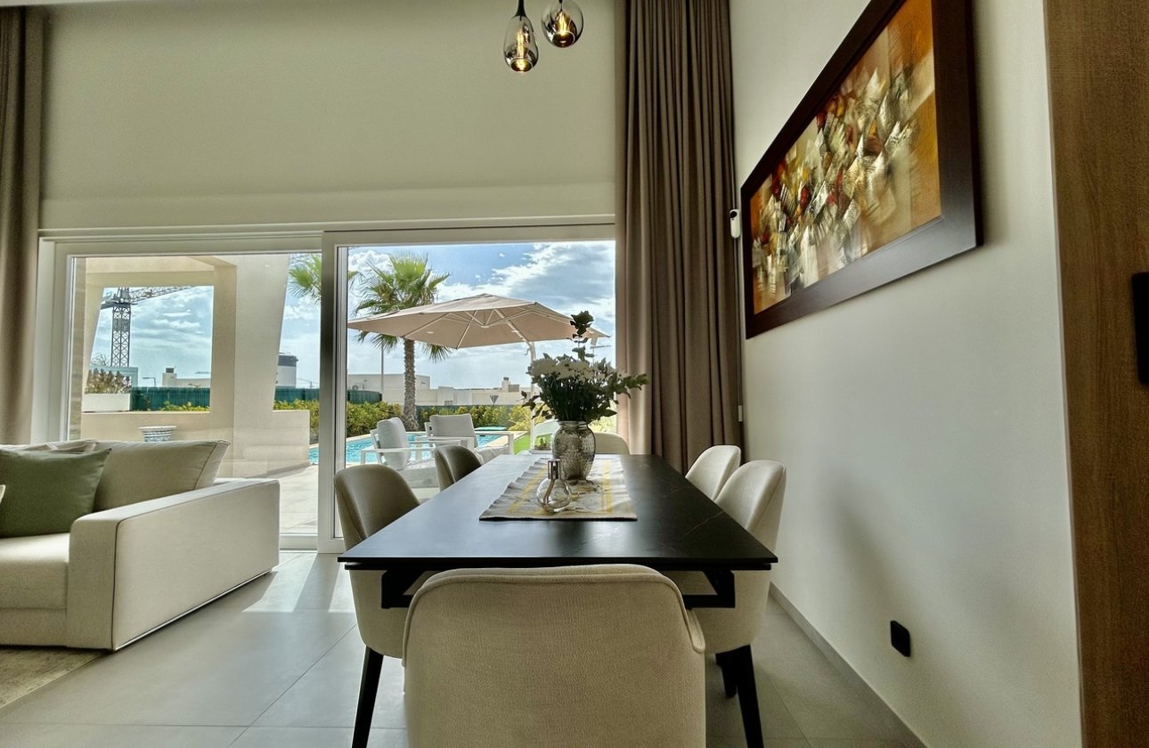 Resale - Villa -
La Finca Golf Resort - Inland