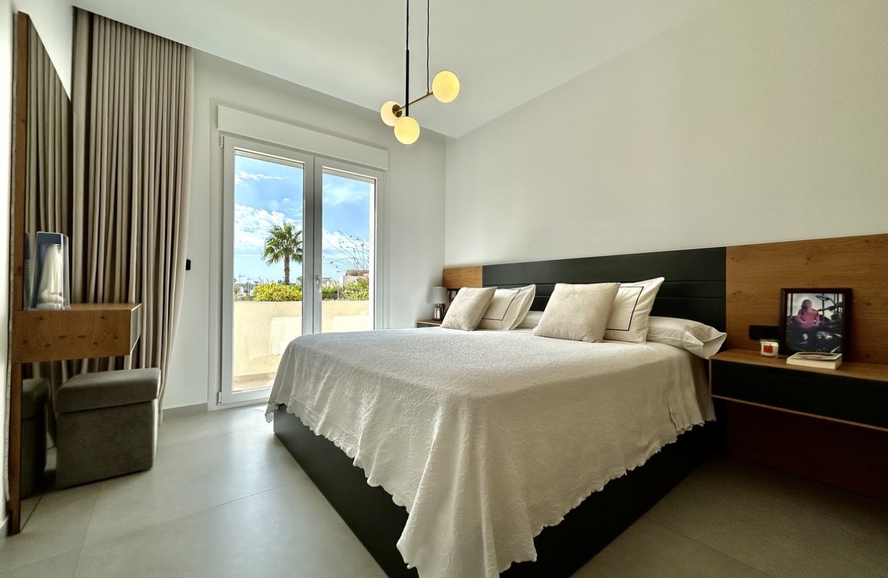 Resale - Villa -
La Finca Golf Resort - Inland