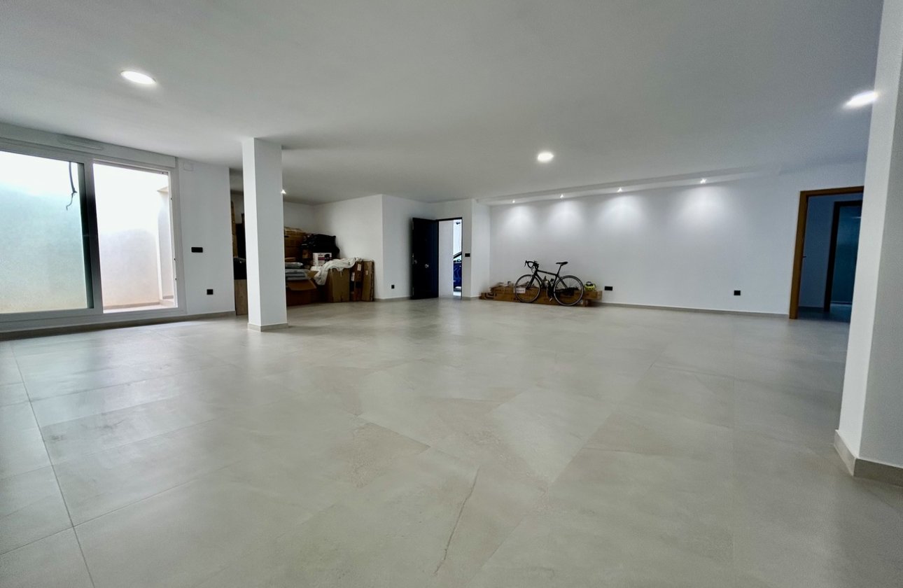 Resale - Villa -
La Finca Golf Resort - Inland