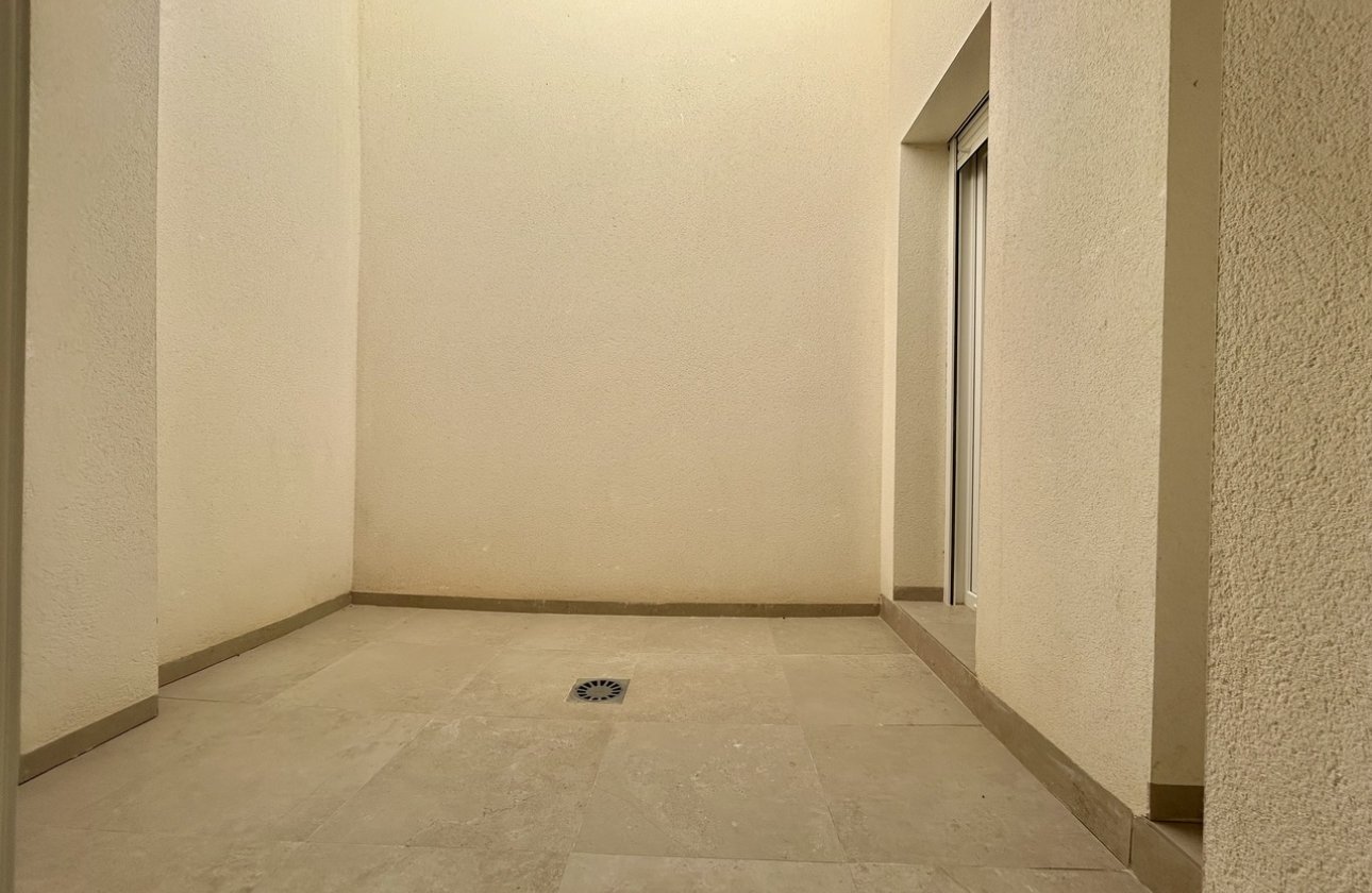 Resale - Villa -
La Finca Golf Resort - Inland
