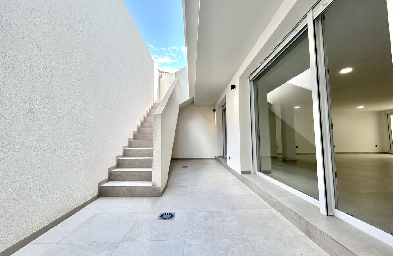Resale - Villa -
La Finca Golf Resort - Inland
